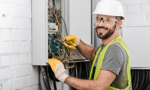 Firma Elektryczna – Kluczowe usługi i jak zostać ekspertem w dziedzinie elektryki